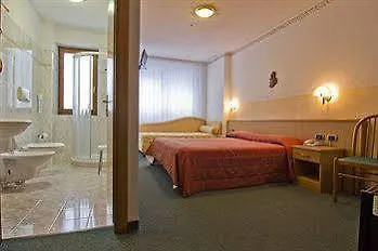 Otel Pineta 3*